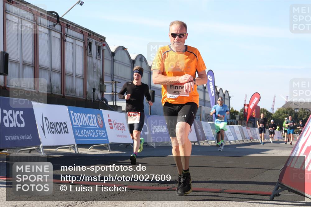 03.10.2025 - Köhlbrandbrückenlauf Luisa Fischer http://msf.ph/oto/9027609 03.10.2025 12:57:44 Ziel 4032, 4037, 4076, 4105, 5960, 6122, 6371, 6809 meine-sportfotos.de