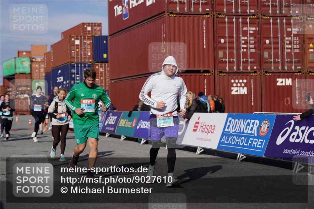 03.10.2025 - Köhlbrandbrückenlauf Michael Burmester http://msf.ph/oto/9027610 03.10.2025 10:31:38 Ziel 1927, 2058, 2265, 2272, 2332, 2379, 2398, 2462, 2463, 2518, 2595, 2596, 2634, 2830, 2966, 2967, 2973, 2976 meine-sportfotos.de