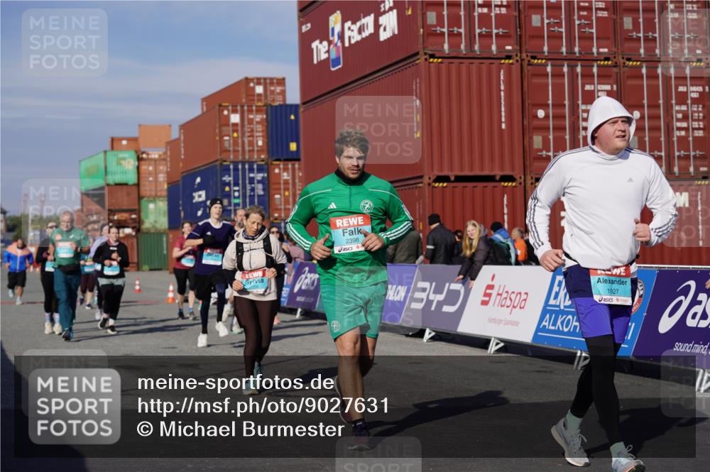 03.10.2025 - Köhlbrandbrückenlauf Michael Burmester http://msf.ph/oto/9027631 03.10.2025 10:31:39 Ziel 1700, 1927, 2058, 2265, 2272, 2332, 2379, 2398, 2462, 2463, 2518, 2595, 2596, 2634, 2830, 2966, 2967 meine-sportfotos.de