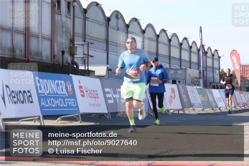 03.10.2025 - Köhlbrandbrückenlauf Luisa Fischer http://msf.ph/oto/9027640 03.10.2025 12:57:47 Ziel 4032, 4037, 4076, 5669, 5960, 6371, 6809 meine-sportfotos.de