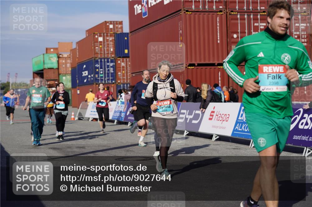 03.10.2025 - Köhlbrandbrückenlauf Michael Burmester http://msf.ph/oto/9027644 03.10.2025 10:31:41 Ziel 1700, 1927, 2058, 2265, 2272, 2332, 2379, 2398, 2491, 2595, 2596, 2634, 2830, 2966, 2967, 3122 meine-sportfotos.de
