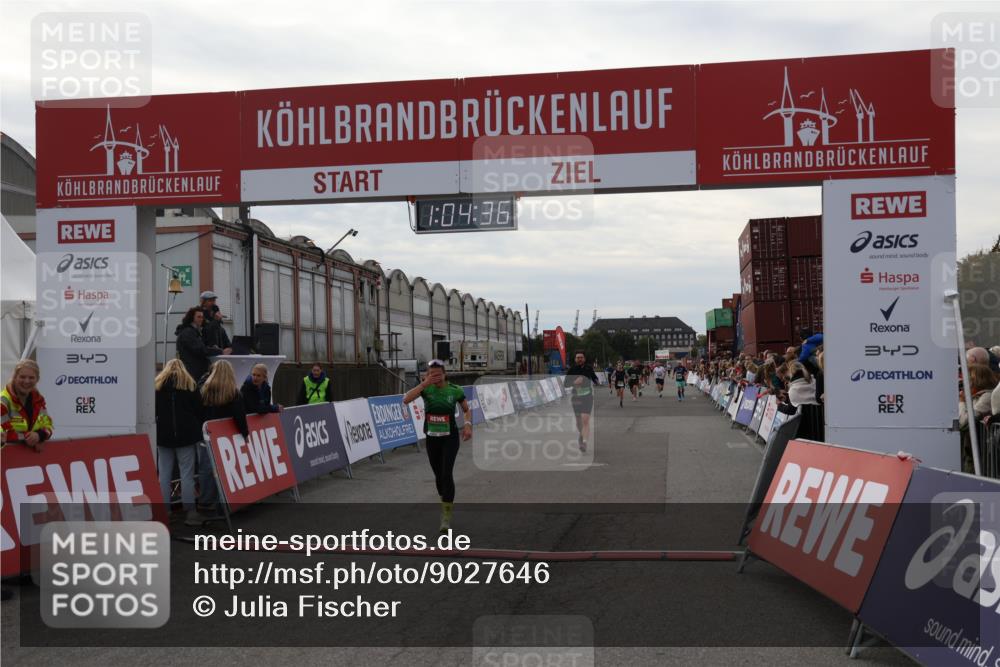 03.10.2025 - Köhlbrandbrückenlauf Julia Fischer http://msf.ph/oto/9027646 03.10.2025 16:04:36 Ziel 7245, 7248, 7308, 7338, 7455, 8818, 8825, 8937 meine-sportfotos.de