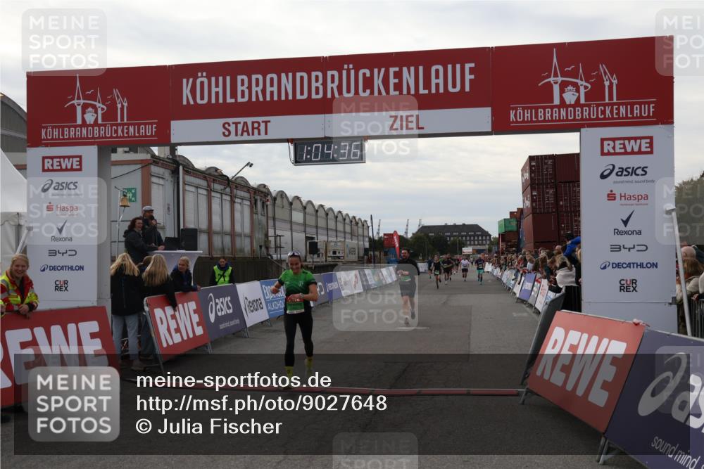 03.10.2025 - Köhlbrandbrückenlauf Julia Fischer http://msf.ph/oto/9027648 03.10.2025 16:04:36 Ziel 7245, 7248, 7308, 7338, 7455, 8818, 8825, 8937 meine-sportfotos.de