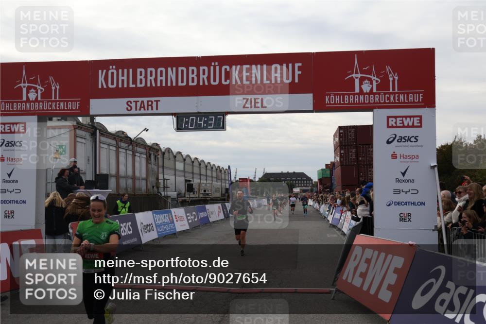 03.10.2025 - Köhlbrandbrückenlauf Julia Fischer http://msf.ph/oto/9027654 03.10.2025 16:04:38 Ziel 7245, 7248, 7338, 7455, 8825, 8937 meine-sportfotos.de