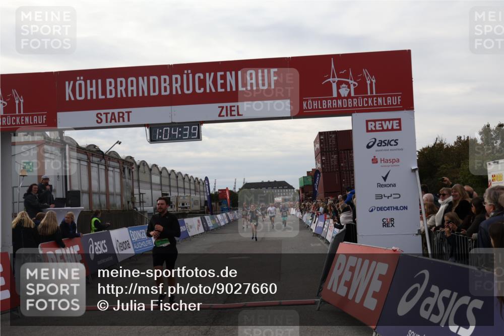 03.10.2025 - Köhlbrandbrückenlauf Julia Fischer http://msf.ph/oto/9027660 03.10.2025 16:04:39 Ziel 7245, 7248, 7338, 7455, 7526, 8825, 8937, 9696 meine-sportfotos.de