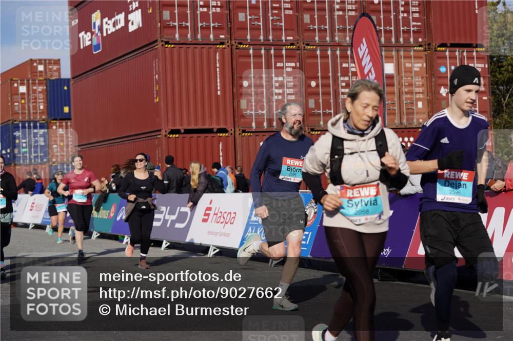03.10.2025 - Köhlbrandbrückenlauf Michael Burmester http://msf.ph/oto/9027662 03.10.2025 10:31:42 Ziel 1700, 2058, 2265, 2272, 2332, 2379, 2398, 2491, 2595, 2596, 2634, 2830, 2966, 2967, 3122 meine-sportfotos.de