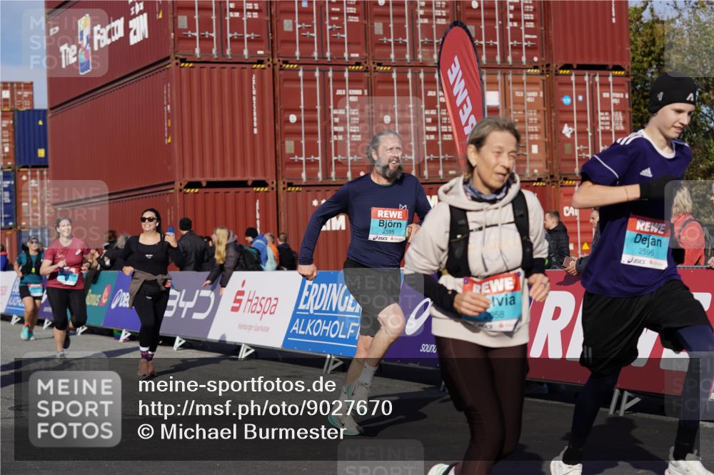 03.10.2025 - Köhlbrandbrückenlauf Michael Burmester http://msf.ph/oto/9027670 03.10.2025 10:31:42 Ziel 1700, 2058, 2265, 2272, 2332, 2379, 2398, 2491, 2595, 2596, 2634, 2830, 2966, 2967, 3122 meine-sportfotos.de
