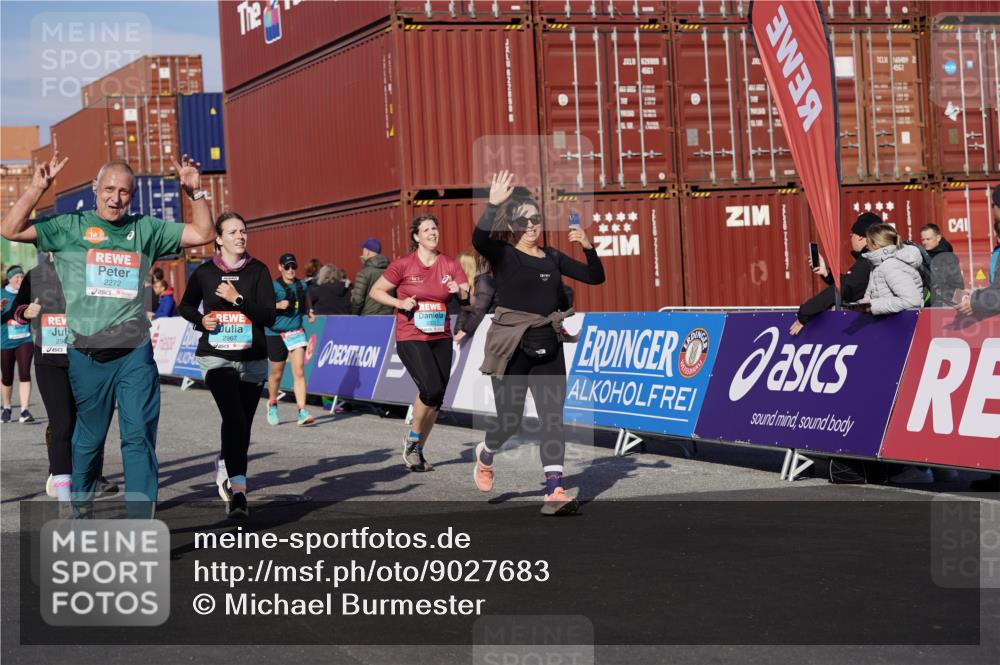 03.10.2025 - Köhlbrandbrückenlauf Michael Burmester http://msf.ph/oto/9027683 03.10.2025 10:31:43 Ziel 1700, 2058, 2265, 2272, 2332, 2379, 2491, 2595, 2596, 2634, 2830, 2966, 2967, 3122 meine-sportfotos.de
