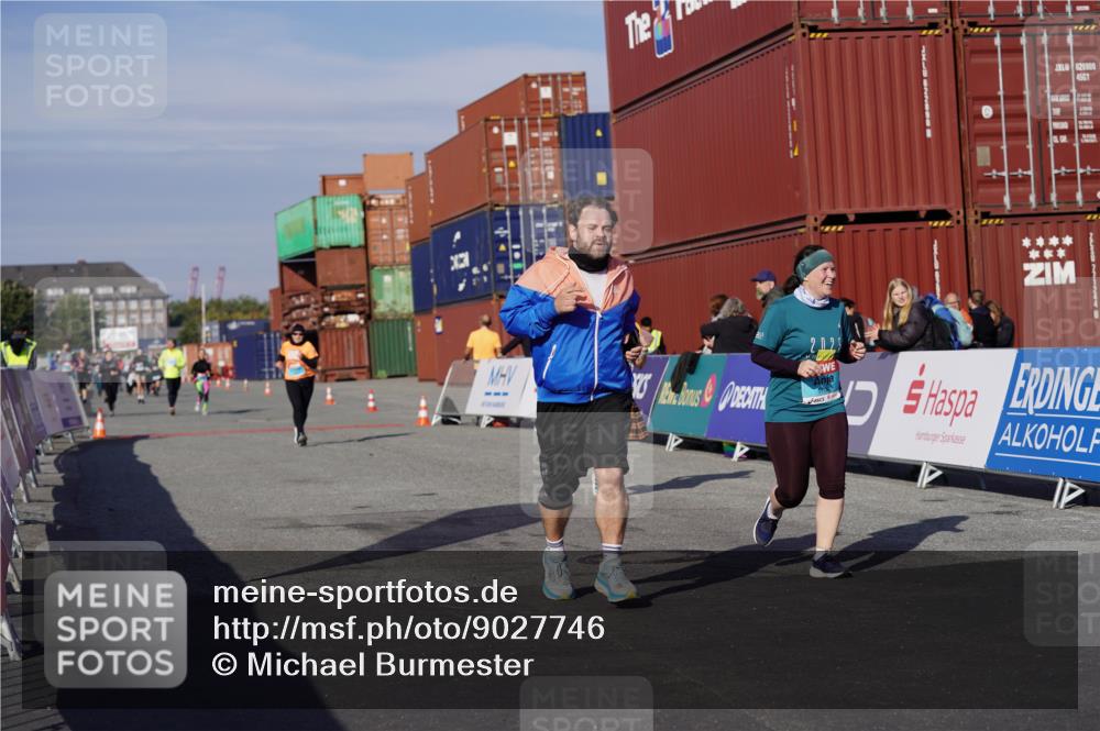 03.10.2025 - Köhlbrandbrückenlauf Michael Burmester http://msf.ph/oto/9027746 03.10.2025 10:31:48 Ziel 1700, 1867, 2265, 2332, 2379, 2491, 2595, 2596, 2634, 2830, 3122 meine-sportfotos.de