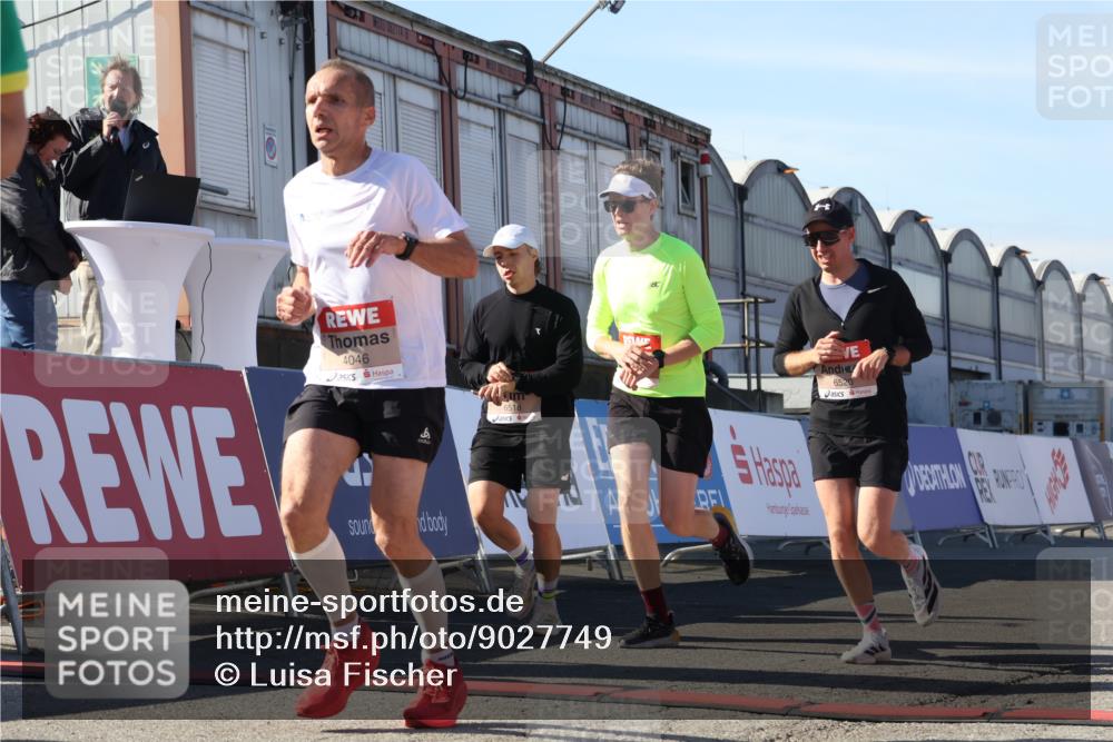 03.10.2025 - Köhlbrandbrückenlauf Luisa Fischer http://msf.ph/oto/9027749 03.10.2025 12:57:57 Ziel 4046, 4102, 4654, 5669, 5960, 5961, 6518, 6519, 6520 meine-sportfotos.de