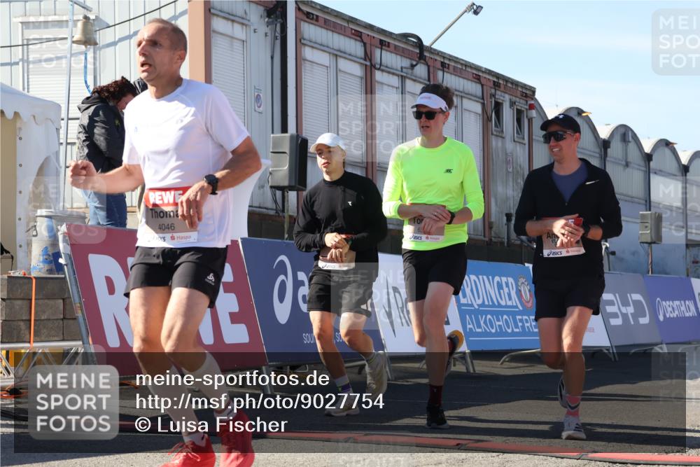 03.10.2025 - Köhlbrandbrückenlauf Luisa Fischer http://msf.ph/oto/9027754 03.10.2025 12:57:57 Ziel 4046, 4102, 4654, 5669, 5960, 5961, 6518, 6519, 6520 meine-sportfotos.de