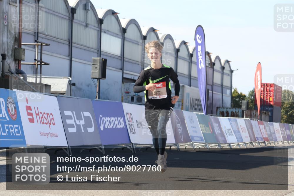 03.10.2025 - Köhlbrandbrückenlauf Luisa Fischer http://msf.ph/oto/9027760 03.10.2025 12:58:01 Ziel 4046, 4102, 4654, 5669, 5961, 6518, 6519, 6520, 6715 meine-sportfotos.de