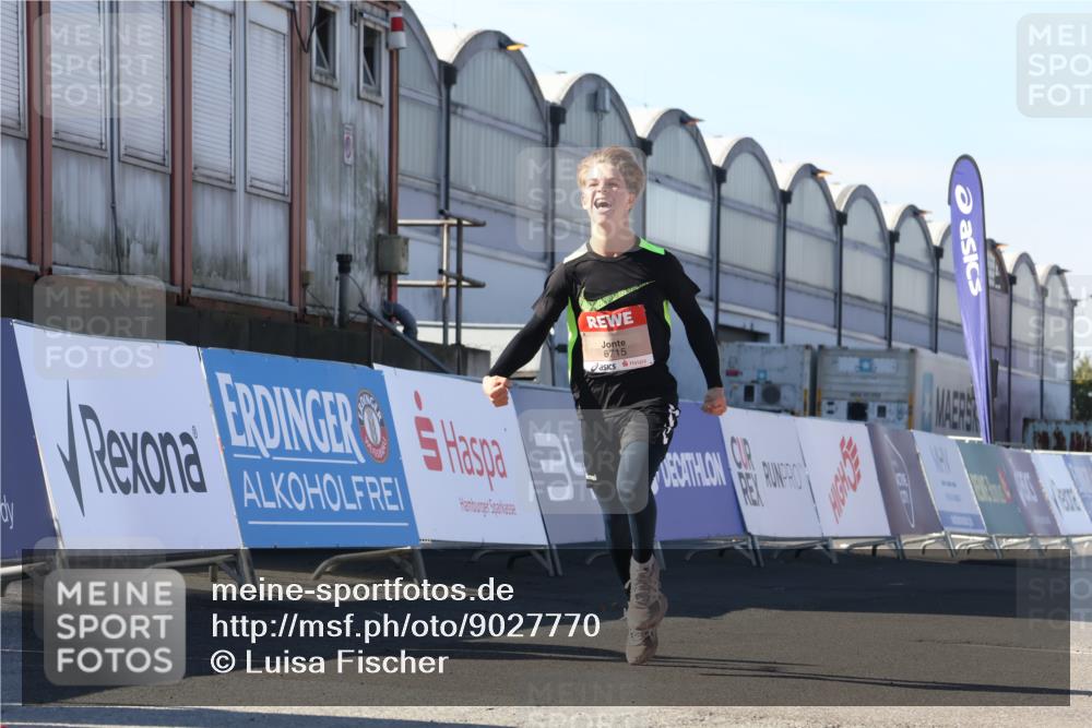 03.10.2025 - Köhlbrandbrückenlauf Luisa Fischer http://msf.ph/oto/9027770 03.10.2025 12:58:02 Ziel 4046, 4102, 4234, 4654, 5961, 6518, 6519, 6520, 6715 meine-sportfotos.de