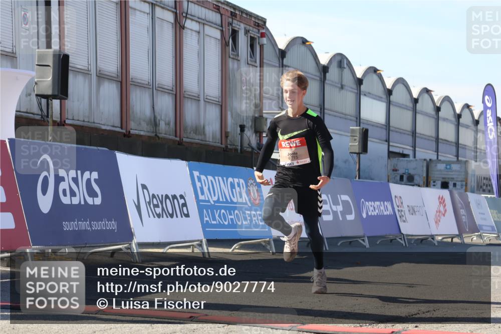 03.10.2025 - Köhlbrandbrückenlauf Luisa Fischer http://msf.ph/oto/9027774 03.10.2025 12:58:02 Ziel 4046, 4102, 4234, 4654, 5961, 6518, 6519, 6520, 6715 meine-sportfotos.de