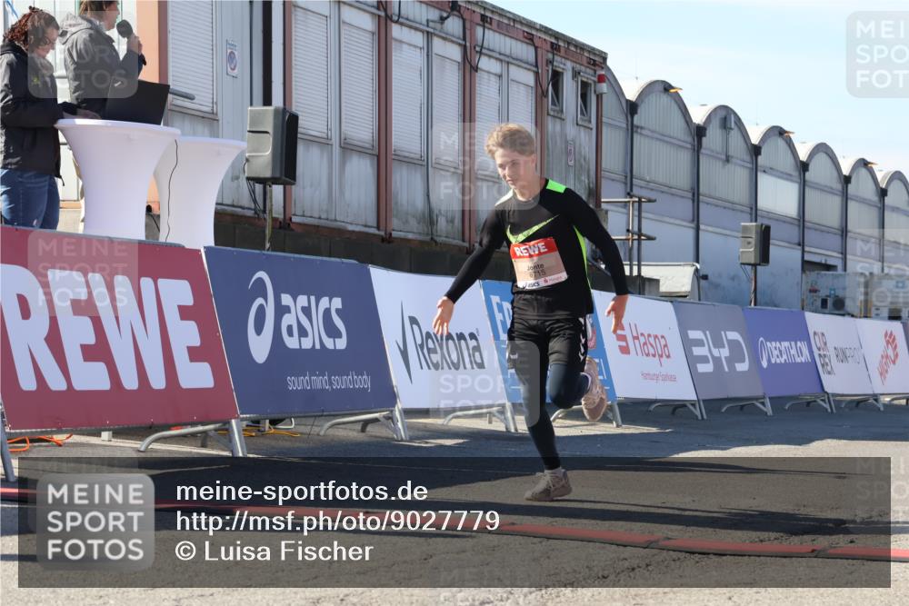 03.10.2025 - Köhlbrandbrückenlauf Luisa Fischer http://msf.ph/oto/9027779 03.10.2025 12:58:03 Ziel 4046, 4102, 4234, 4654, 5961, 6518, 6519, 6520, 6715 meine-sportfotos.de