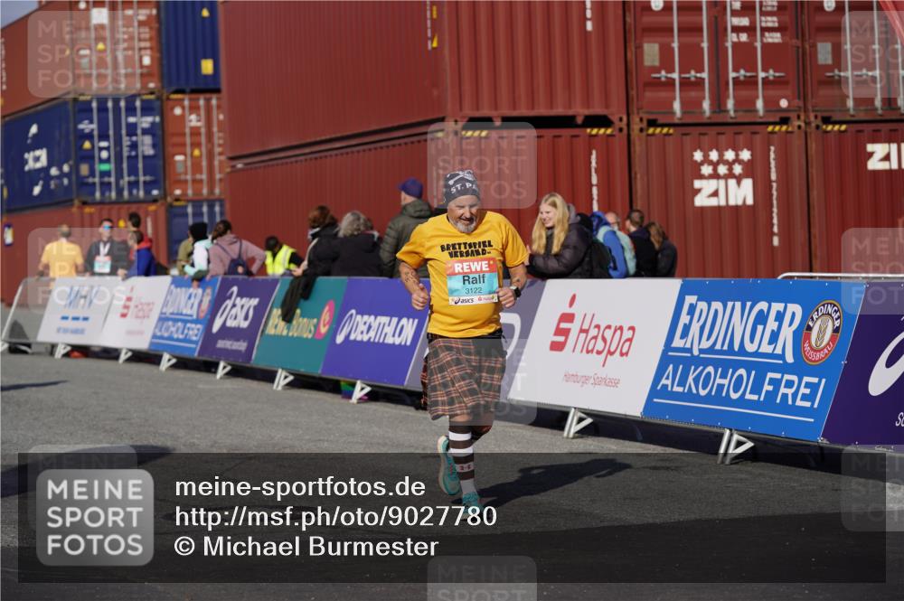 03.10.2025 - Köhlbrandbrückenlauf Michael Burmester http://msf.ph/oto/9027780 03.10.2025 10:31:50 Ziel 1700, 1867, 2491, 2830, 3122 meine-sportfotos.de