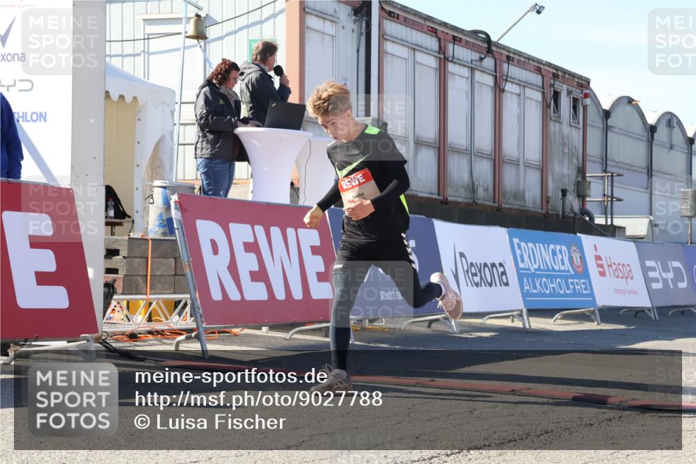 03.10.2025 - Köhlbrandbrückenlauf Luisa Fischer http://msf.ph/oto/9027788 03.10.2025 12:58:03 Ziel 4046, 4102, 4234, 4654, 5961, 6518, 6519, 6520, 6715 meine-sportfotos.de