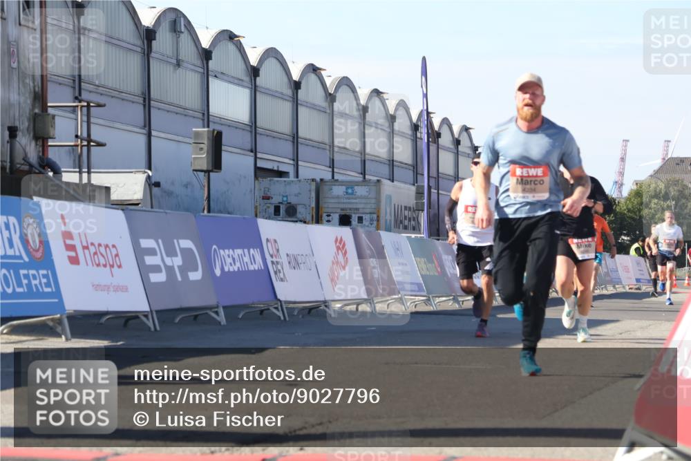 03.10.2025 - Köhlbrandbrückenlauf Luisa Fischer http://msf.ph/oto/9027796 03.10.2025 12:58:06 Ziel 4046, 4234, 4248, 6518, 6519, 6520, 6715, 6718 meine-sportfotos.de