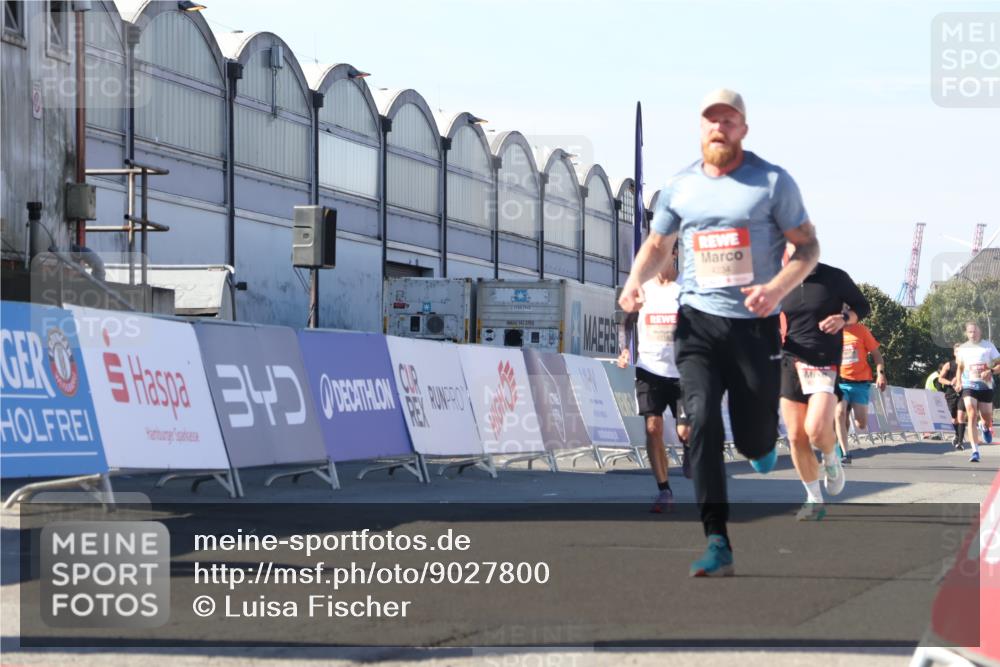 03.10.2025 - Köhlbrandbrückenlauf Luisa Fischer http://msf.ph/oto/9027800 03.10.2025 12:58:06 Ziel 4046, 4234, 4248, 6518, 6519, 6520, 6715, 6718 meine-sportfotos.de