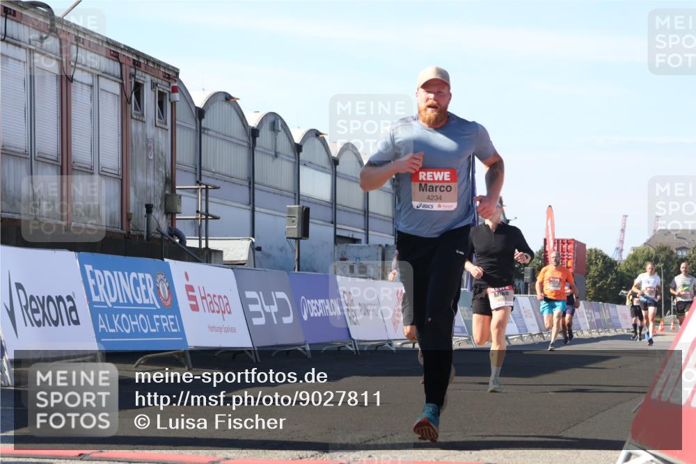 03.10.2025 - Köhlbrandbrückenlauf Luisa Fischer http://msf.ph/oto/9027811 03.10.2025 12:58:07 Ziel 4046, 4234, 4248, 4394, 6518, 6519, 6520, 6715, 6718 meine-sportfotos.de