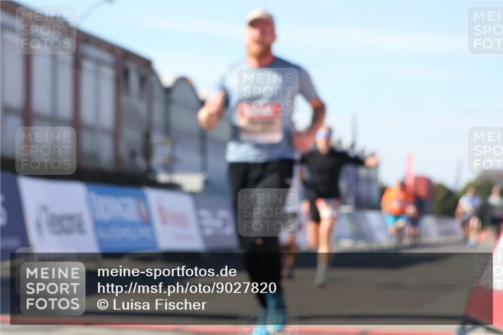 03.10.2025 - Köhlbrandbrückenlauf Luisa Fischer http://msf.ph/oto/9027820 03.10.2025 12:58:08 Ziel 4234, 4248, 4394, 6518, 6519, 6520, 6715, 6718 meine-sportfotos.de