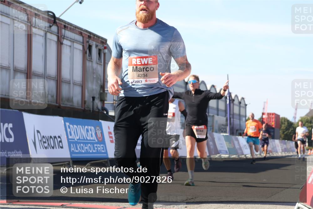 03.10.2025 - Köhlbrandbrückenlauf Luisa Fischer http://msf.ph/oto/9027826 03.10.2025 12:58:08 Ziel 4234, 4248, 4394, 6518, 6519, 6520, 6715, 6718 meine-sportfotos.de