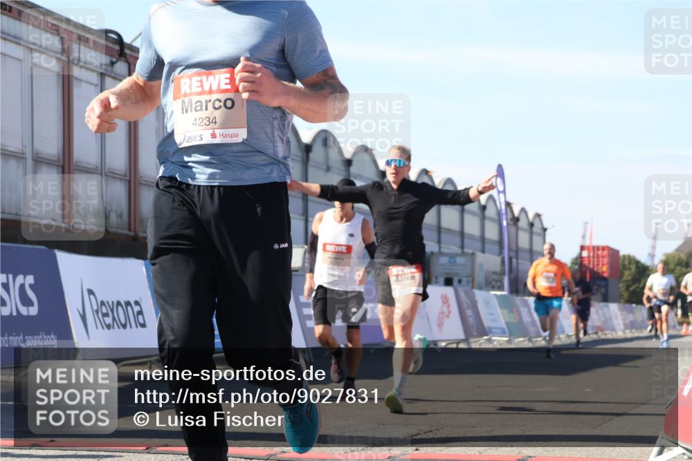 03.10.2025 - Köhlbrandbrückenlauf Luisa Fischer http://msf.ph/oto/9027831 03.10.2025 12:58:08 Ziel 4234, 4248, 4394, 6518, 6519, 6520, 6715, 6718 meine-sportfotos.de