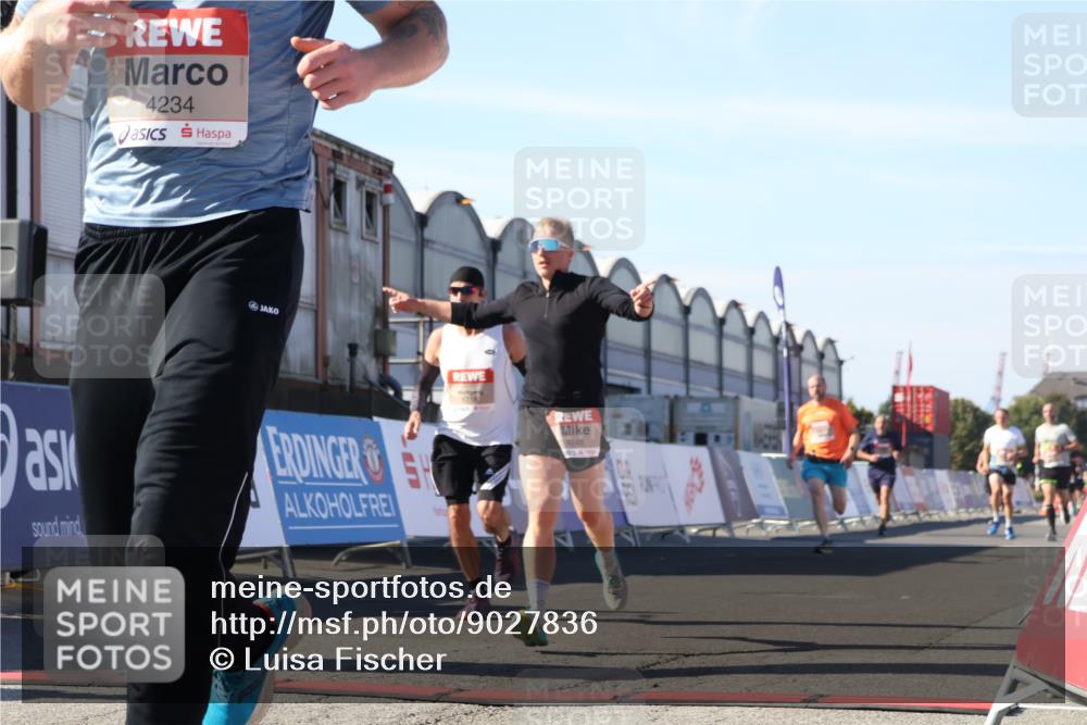03.10.2025 - Köhlbrandbrückenlauf Luisa Fischer http://msf.ph/oto/9027836 03.10.2025 12:58:09 Ziel 4234, 4248, 4394, 6715, 6718 meine-sportfotos.de