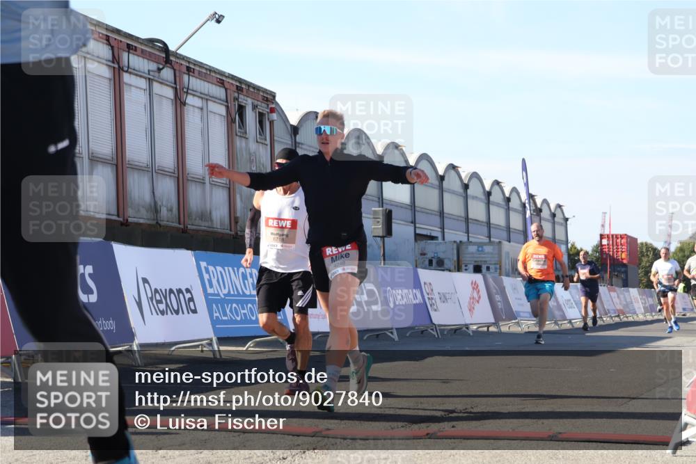 03.10.2025 - Köhlbrandbrückenlauf Luisa Fischer http://msf.ph/oto/9027840 03.10.2025 12:58:09 Ziel 4234, 4248, 4394, 6715, 6718 meine-sportfotos.de