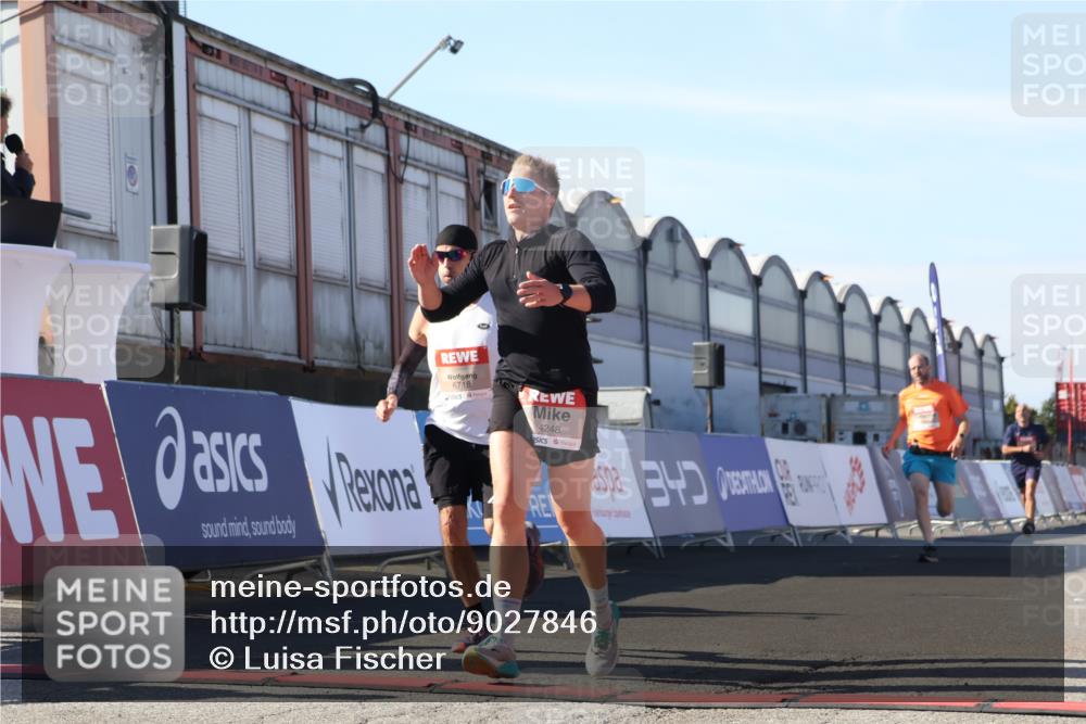 03.10.2025 - Köhlbrandbrückenlauf Luisa Fischer http://msf.ph/oto/9027846 03.10.2025 12:58:09 Ziel 4234, 4248, 4394, 6715, 6718 meine-sportfotos.de