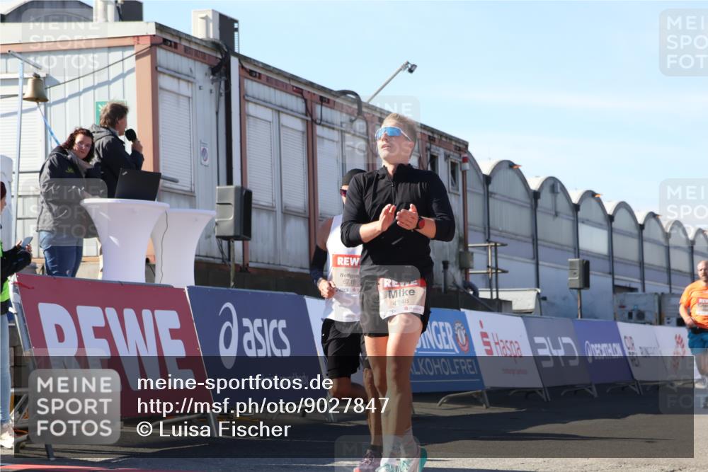 03.10.2025 - Köhlbrandbrückenlauf Luisa Fischer http://msf.ph/oto/9027847 03.10.2025 12:58:10 Ziel 4234, 4248, 4394, 6715, 6717, 6718 meine-sportfotos.de