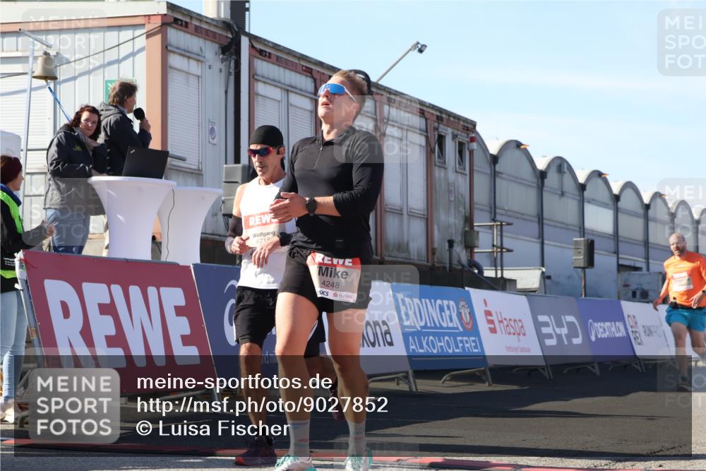 03.10.2025 - Köhlbrandbrückenlauf Luisa Fischer http://msf.ph/oto/9027852 03.10.2025 12:58:10 Ziel 4234, 4248, 4394, 6715, 6717, 6718 meine-sportfotos.de