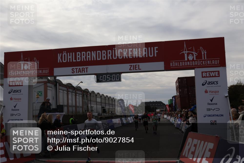 03.10.2025 - Köhlbrandbrückenlauf Julia Fischer http://msf.ph/oto/9027854 03.10.2025 16:05:00 Ziel 7006, 7132, 7168, 7222, 7270, 7425, 7428, 7513, 7568, 9176, 9584 meine-sportfotos.de
