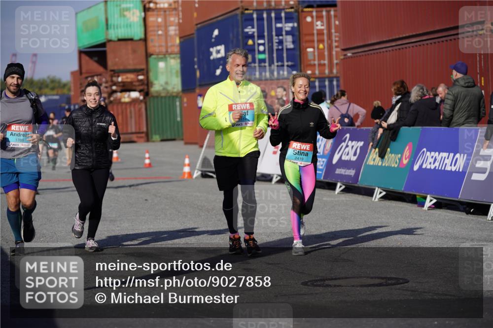03.10.2025 - Köhlbrandbrückenlauf Michael Burmester http://msf.ph/oto/9027858 03.10.2025 10:32:03 Ziel 1769, 2024, 2412, 2419, 2433, 3328, 3329 meine-sportfotos.de