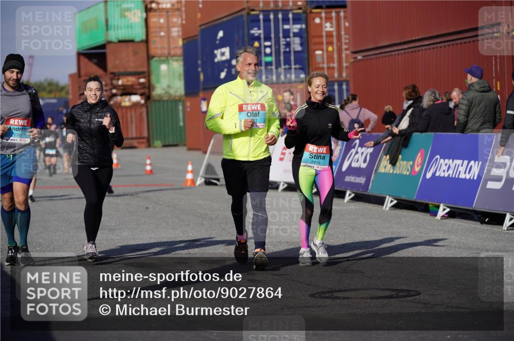 03.10.2025 - Köhlbrandbrückenlauf Michael Burmester http://msf.ph/oto/9027864 03.10.2025 10:32:03 Ziel 1769, 2024, 2412, 2419, 2433, 3328, 3329 meine-sportfotos.de