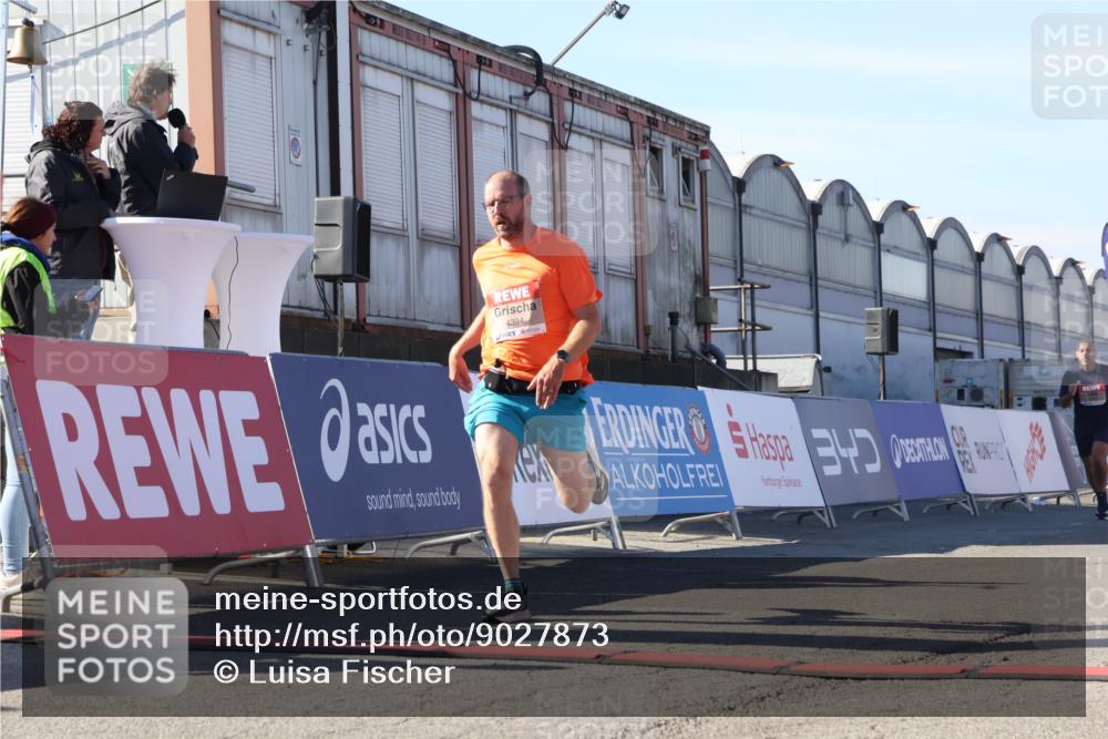 03.10.2025 - Köhlbrandbrückenlauf Luisa Fischer http://msf.ph/oto/9027873 03.10.2025 12:58:12 Ziel 4099, 4234, 4248, 4394, 6152, 6715, 6717, 6718 meine-sportfotos.de