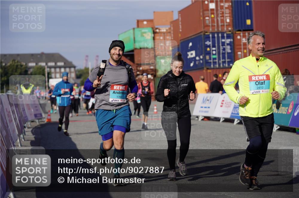 03.10.2025 - Köhlbrandbrückenlauf Michael Burmester http://msf.ph/oto/9027887 03.10.2025 10:32:05 Ziel 1769, 2024, 2412, 2419, 2433, 3328, 3329 meine-sportfotos.de