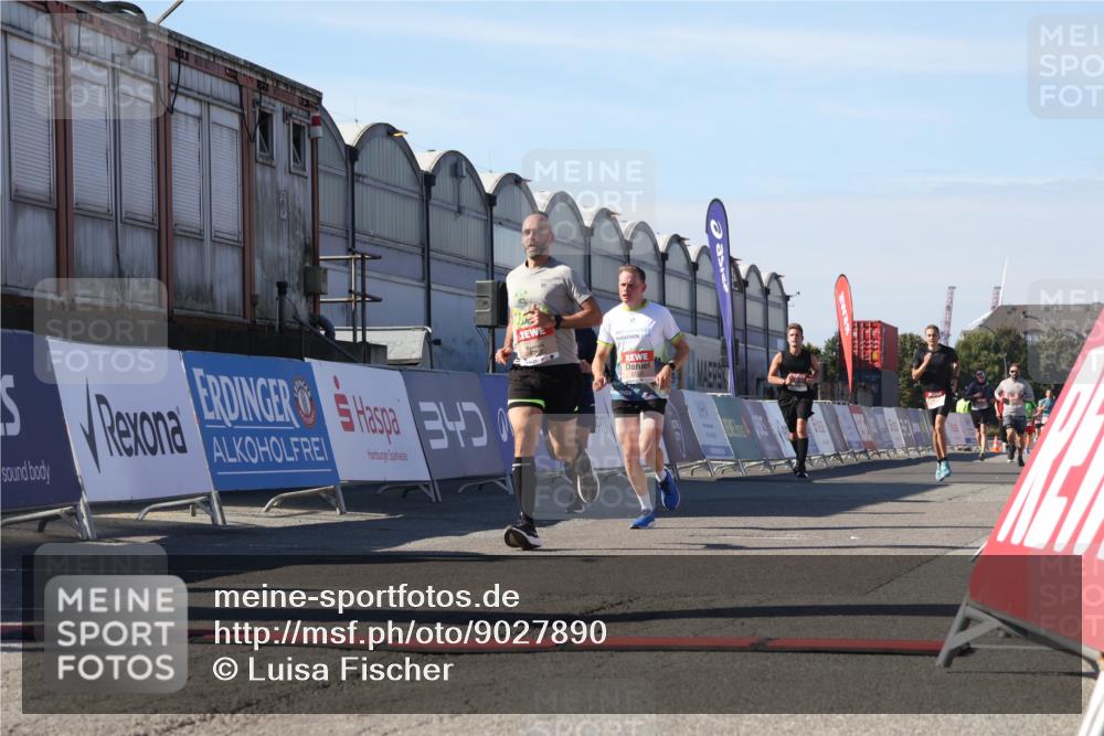 03.10.2025 - Köhlbrandbrückenlauf Luisa Fischer http://msf.ph/oto/9027890 03.10.2025 12:58:14 Ziel 4099, 4234, 4248, 4394, 6152, 6715, 6717, 6718, 6732 meine-sportfotos.de
