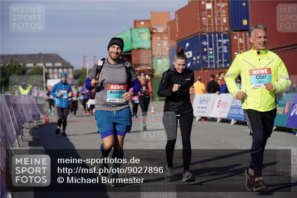 03.10.2025 - Köhlbrandbrückenlauf Michael Burmester http://msf.ph/oto/9027896 03.10.2025 10:32:05 Ziel 1769, 2024, 2412, 2419, 2433, 3328, 3329 meine-sportfotos.de