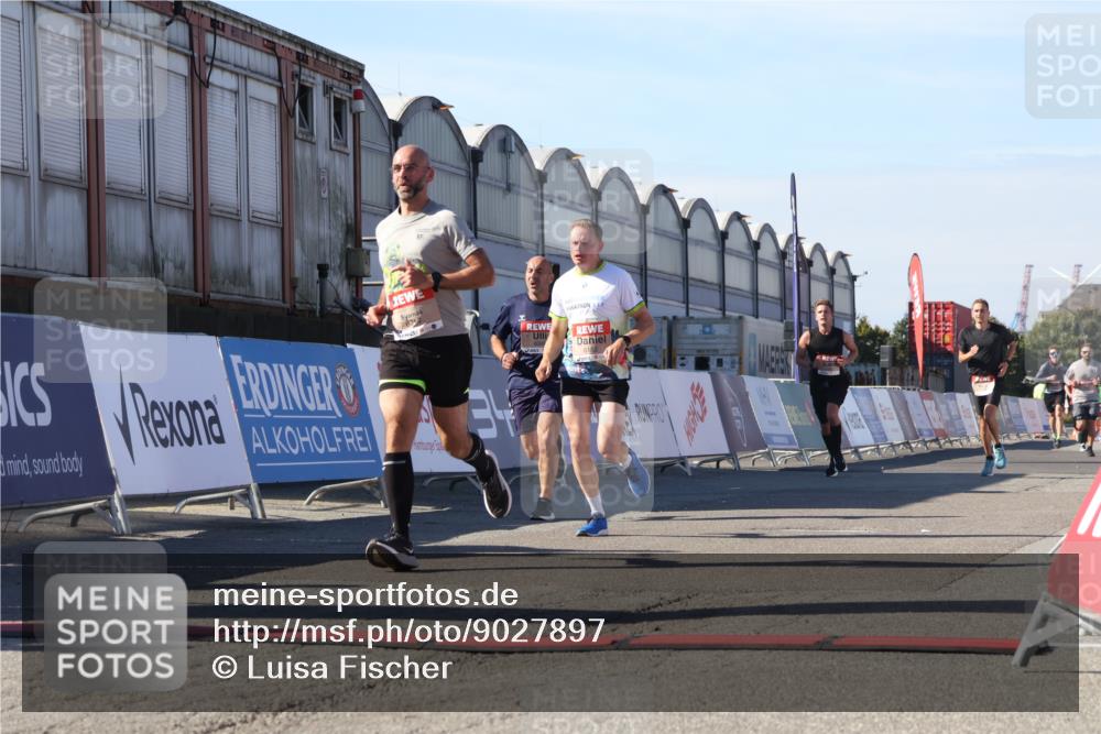 03.10.2025 - Köhlbrandbrückenlauf Luisa Fischer http://msf.ph/oto/9027897 03.10.2025 12:58:15 Ziel 4083, 4099, 4234, 4248, 4394, 6152, 6717, 6718, 6732 meine-sportfotos.de