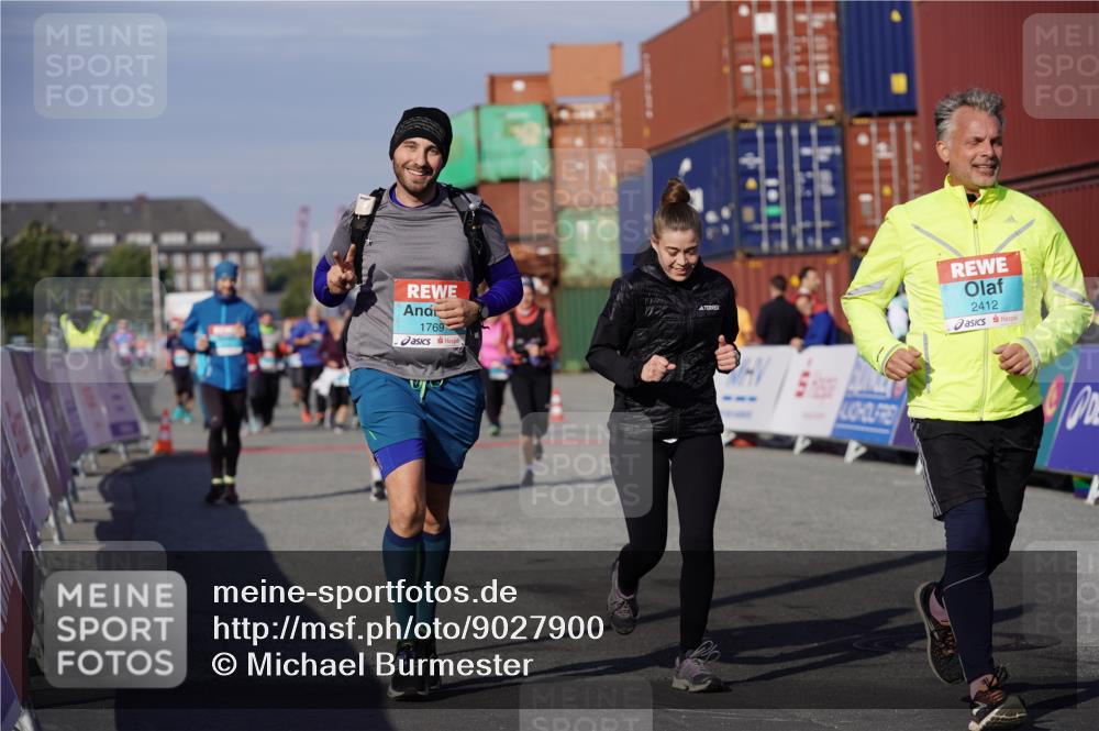 03.10.2025 - Köhlbrandbrückenlauf Michael Burmester http://msf.ph/oto/9027900 03.10.2025 10:32:05 Ziel 1769, 2024, 2412, 2419, 2433, 3328, 3329 meine-sportfotos.de