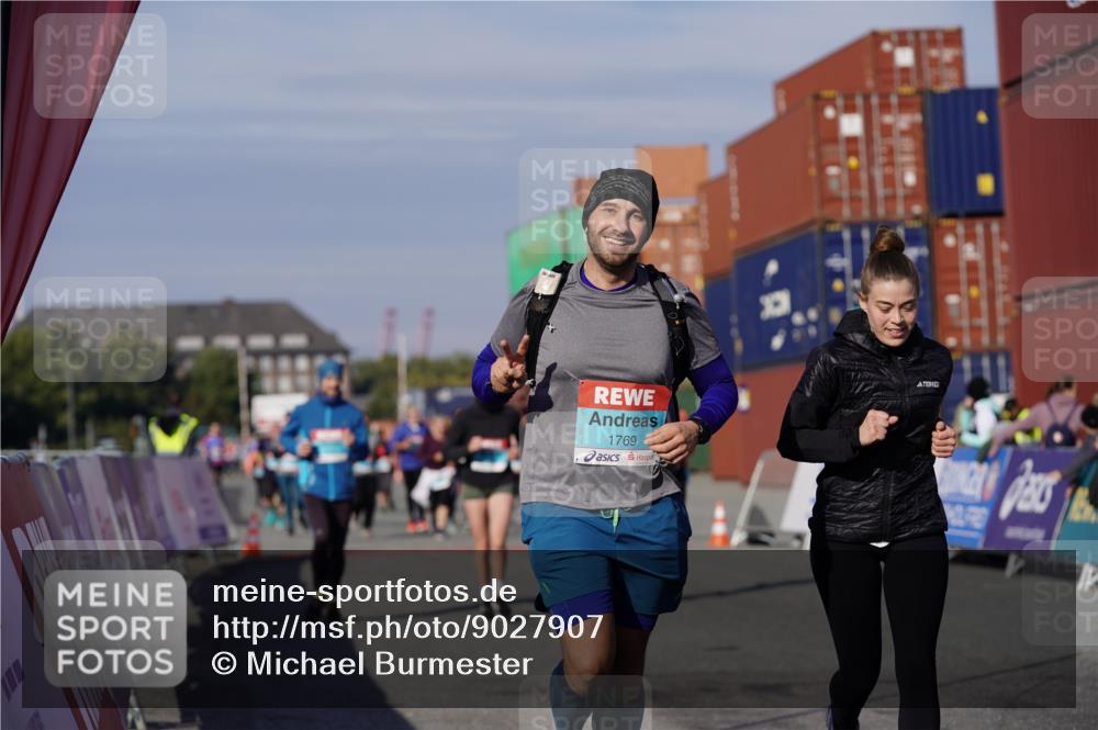 03.10.2025 - Köhlbrandbrückenlauf Michael Burmester http://msf.ph/oto/9027907 03.10.2025 10:32:06 Ziel 1769, 2024, 2412, 2419, 2433, 3328, 3329 meine-sportfotos.de