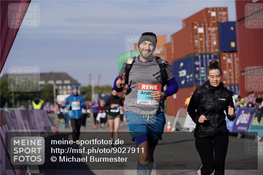 03.10.2025 - Köhlbrandbrückenlauf Michael Burmester http://msf.ph/oto/9027911 03.10.2025 10:32:06 Ziel 1769, 2024, 2412, 2419, 2433, 3328, 3329 meine-sportfotos.de