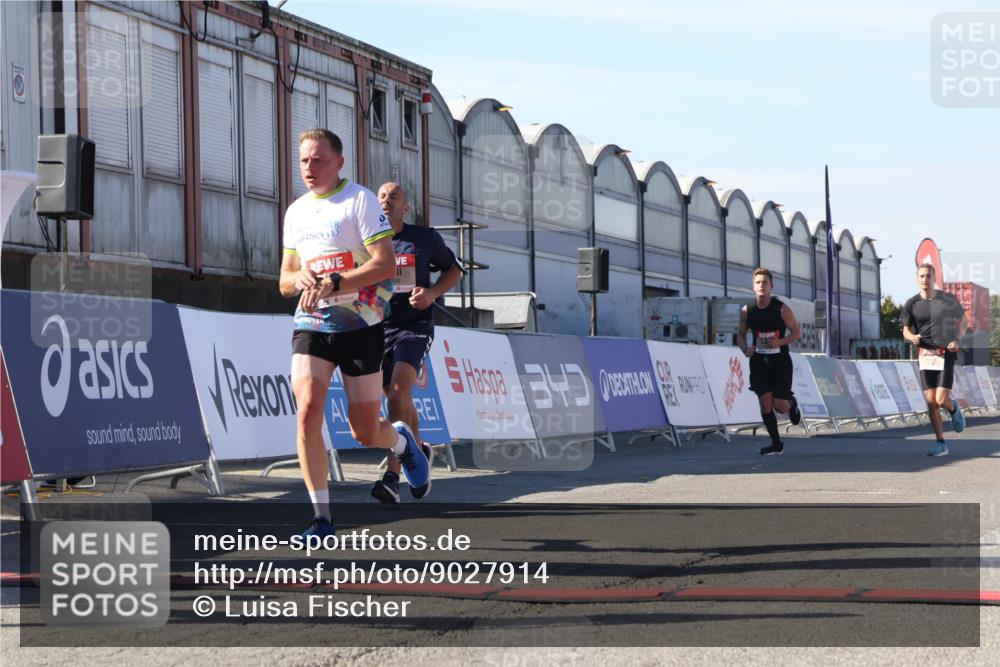 03.10.2025 - Köhlbrandbrückenlauf Luisa Fischer http://msf.ph/oto/9027914 03.10.2025 12:58:16 Ziel 4083, 4099, 4234, 4248, 4394, 6152, 6717, 6718, 6732 meine-sportfotos.de