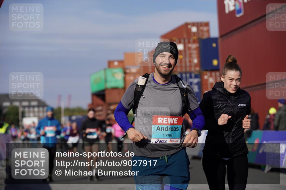 03.10.2025 - Köhlbrandbrückenlauf Michael Burmester http://msf.ph/oto/9027917 03.10.2025 10:32:06 Ziel 1769, 2024, 2412, 2419, 2433, 3328, 3329 meine-sportfotos.de
