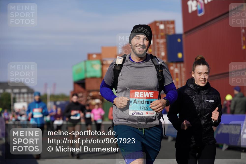 03.10.2025 - Köhlbrandbrückenlauf Michael Burmester http://msf.ph/oto/9027923 03.10.2025 10:32:06 Ziel 1769, 2024, 2412, 2419, 2433, 3328, 3329 meine-sportfotos.de