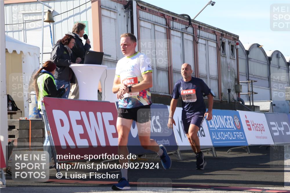 03.10.2025 - Köhlbrandbrückenlauf Luisa Fischer http://msf.ph/oto/9027924 03.10.2025 12:58:17 Ziel 4083, 4099, 4234, 4248, 4394, 6152, 6717, 6718, 6732 meine-sportfotos.de