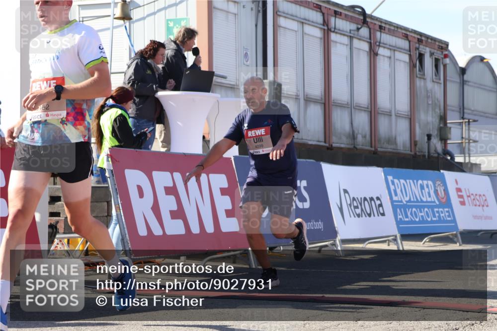 03.10.2025 - Köhlbrandbrückenlauf Luisa Fischer http://msf.ph/oto/9027931 03.10.2025 12:58:17 Ziel 4083, 4099, 4234, 4248, 4394, 6152, 6717, 6718, 6732 meine-sportfotos.de