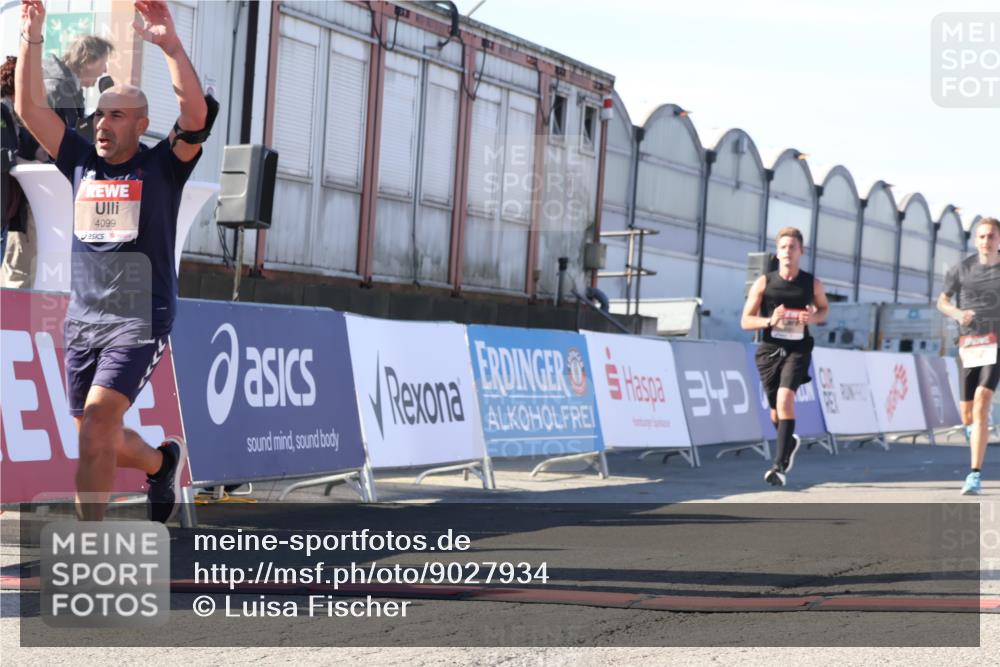 03.10.2025 - Köhlbrandbrückenlauf Luisa Fischer http://msf.ph/oto/9027934 03.10.2025 12:58:18 Ziel 4083, 4099, 4234, 4248, 4394, 6152, 6717, 6718, 6732 meine-sportfotos.de