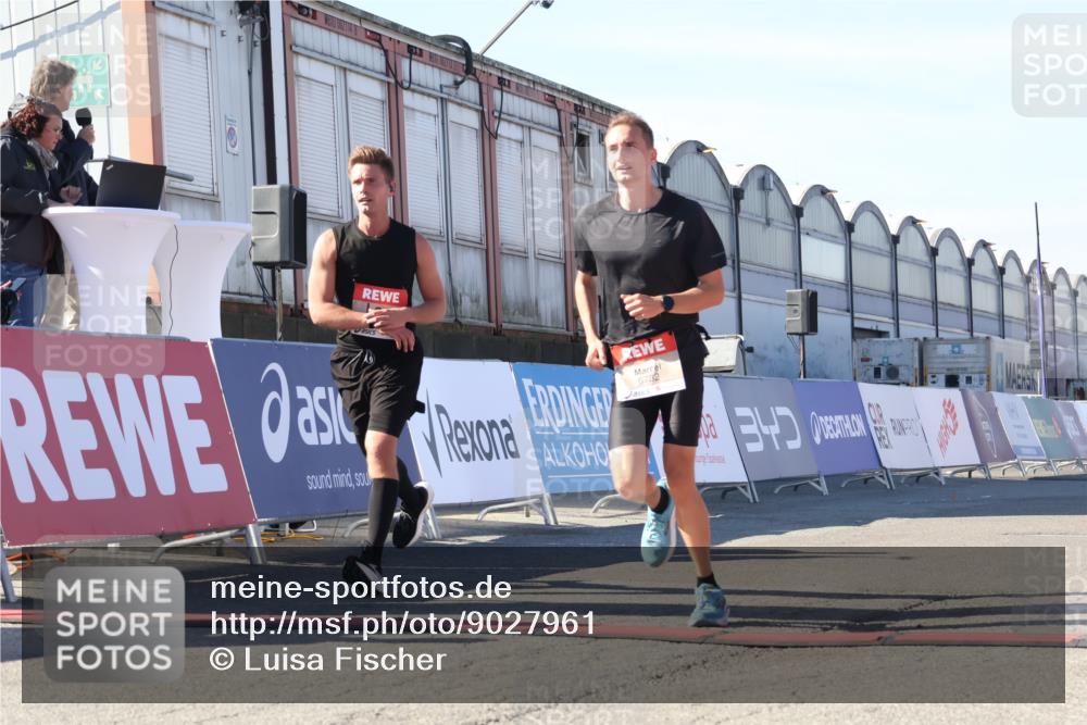 03.10.2025 - Köhlbrandbrückenlauf Luisa Fischer http://msf.ph/oto/9027961 03.10.2025 12:58:20 Ziel 4083, 4099, 4248, 4394, 6152, 6717, 6718, 6732, 6741 meine-sportfotos.de